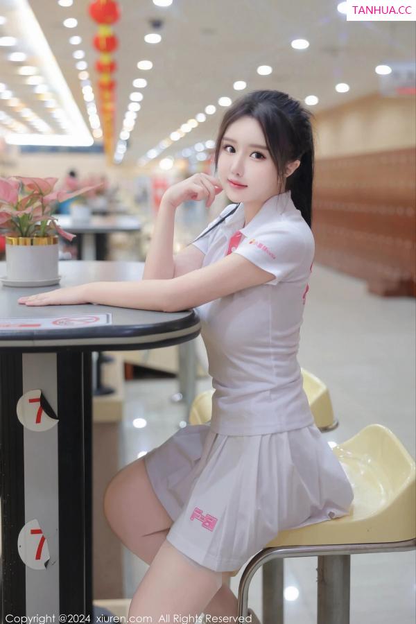   [XiuRen]高清写真图 2024.02.20 No.8118 小薯条nienie 丝袜美腿第43张图片